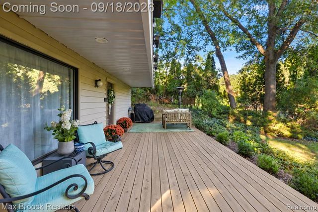 5405 Possum Lane, Orchard Lake, MI 48324