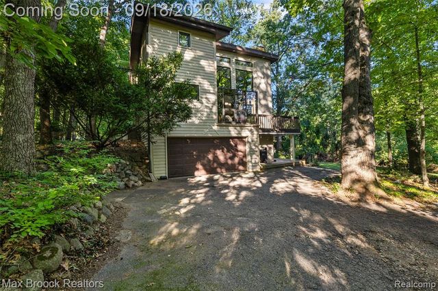 5405 Possum Lane, Orchard Lake, MI 48324