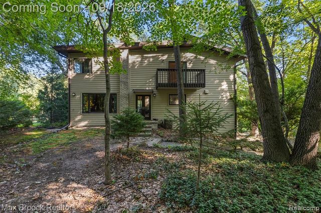 5405 Possum Lane, Orchard Lake, MI 48324