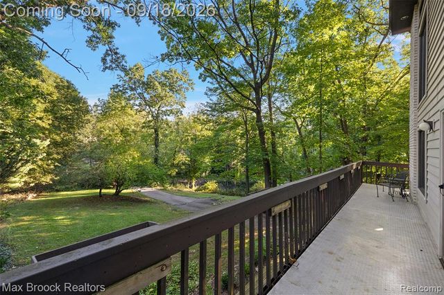 5405 Possum Lane, Orchard Lake, MI 48324