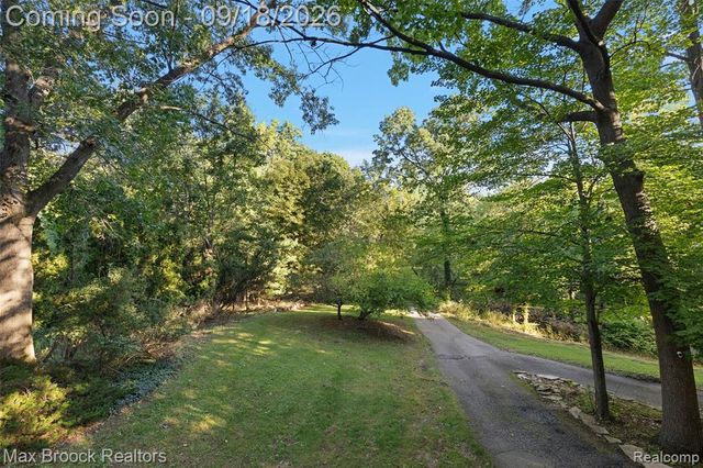 5405 Possum Lane, Orchard Lake, MI 48324