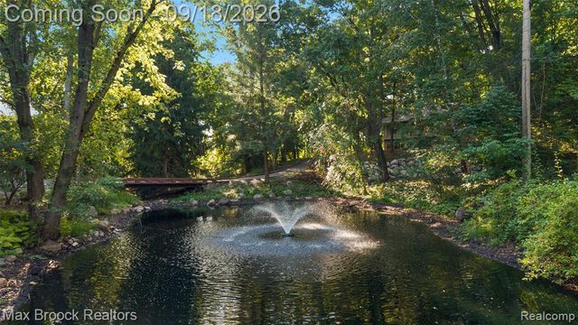 5405 Possum Lane, Orchard Lake, MI 48324