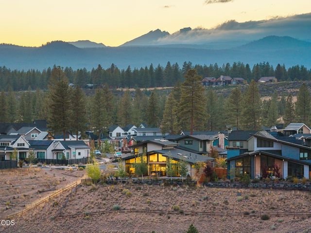 3175 NW Strickland Way, Bend, OR 97703