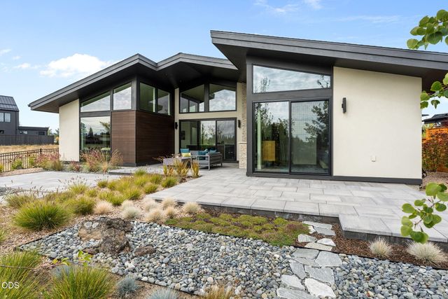 3175 NW Strickland Way, Bend, OR 97703