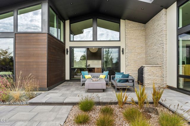 3175 NW Strickland Way, Bend, OR 97703