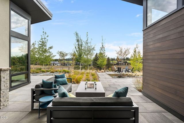 3175 NW Strickland Way, Bend, OR 97703