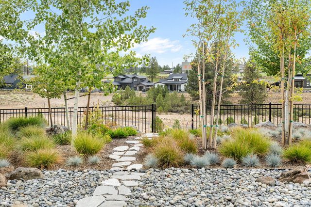 3175 NW Strickland Way, Bend, OR 97703