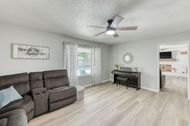 6228 N Millbrook Avenue, Fresno, CA 93710