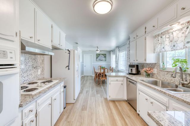 6228 N Millbrook Avenue, Fresno, CA 93710