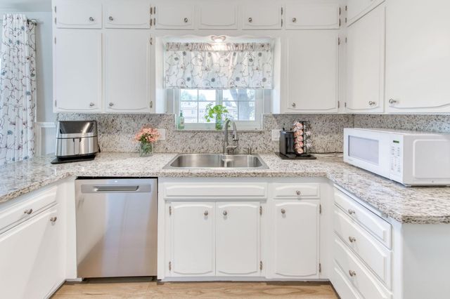 6228 N Millbrook Avenue, Fresno, CA 93710