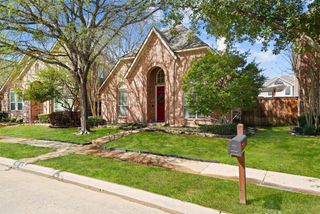 8609 Old Oak Drive, Irving, TX 75063