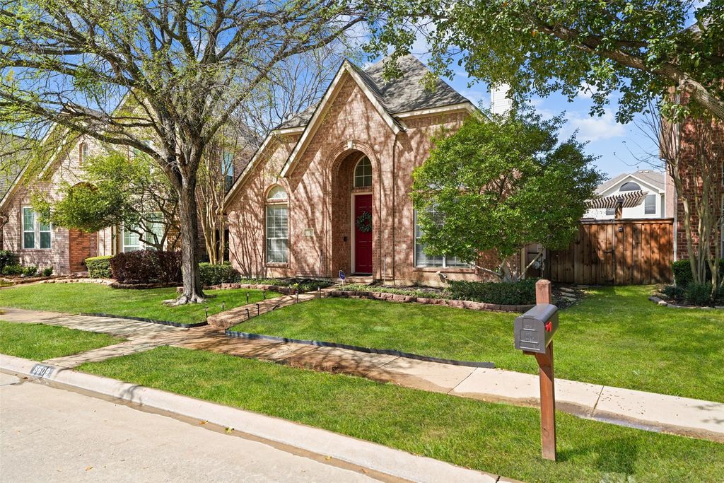 8609 Old Oak Drive, Irving, TX 75063