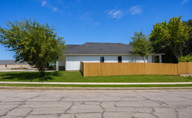 3500 Oscar Avenue, Fort Worth, TX 76106