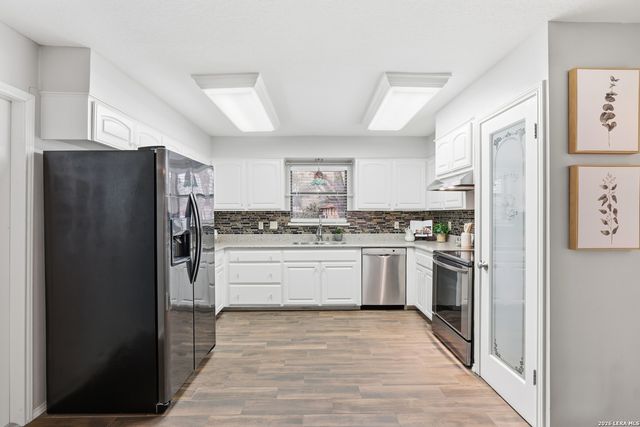 1658 Redwood Street, Seguin, TX 78155