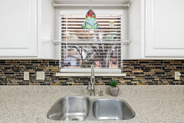 1658 Redwood Street, Seguin, TX 78155