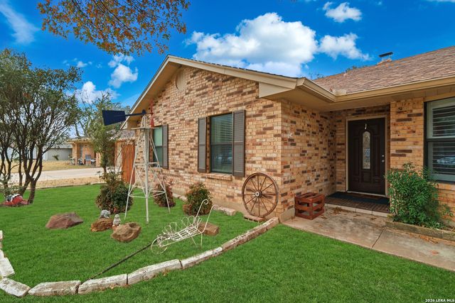 1658 Redwood Street, Seguin, TX 78155