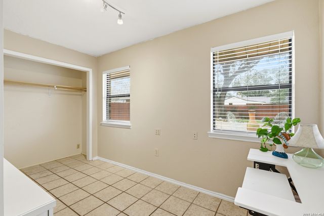 1658 Redwood Street, Seguin, TX 78155