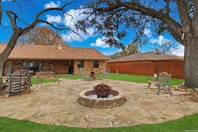 1658 Redwood Street, Seguin, TX 78155