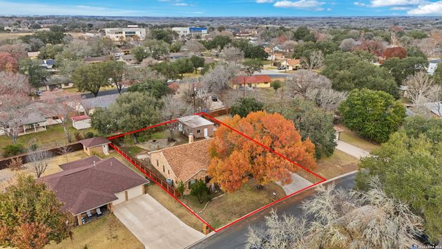1658 Redwood Street, Seguin, TX 78155