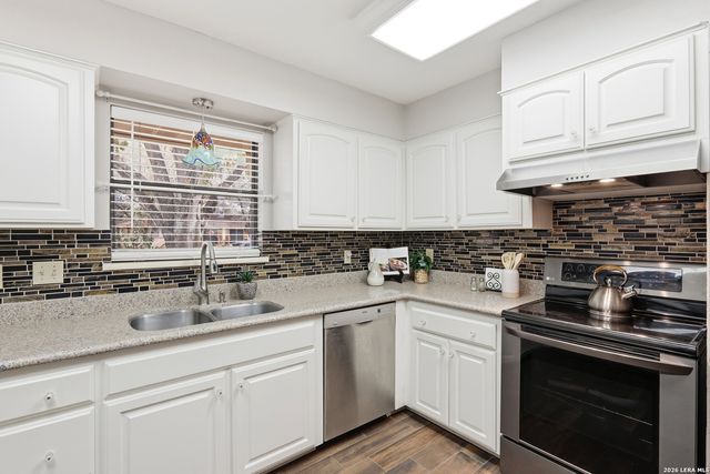 1658 Redwood Street, Seguin, TX 78155