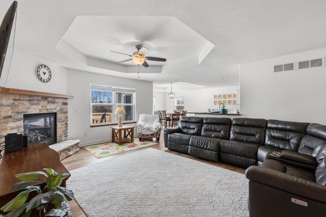 3850 Strawberry Glen DRIVE, Jackson, WI 53012