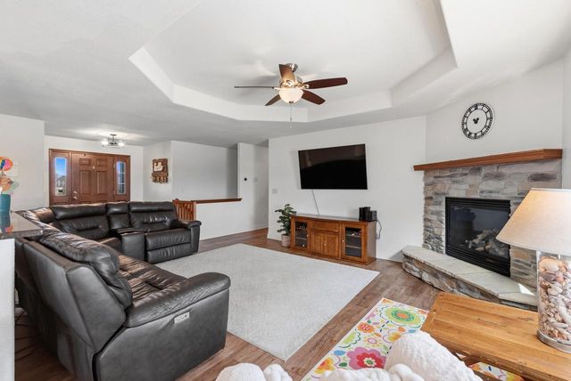 3850 Strawberry Glen DRIVE, Jackson, WI 53012