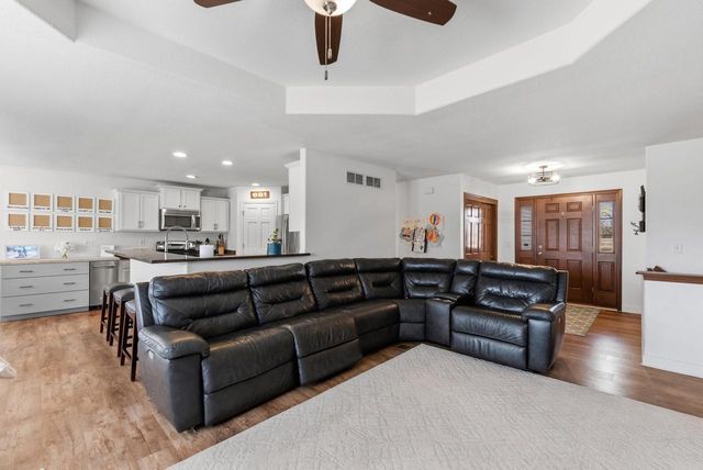 3850 Strawberry Glen DRIVE, Jackson, WI 53012