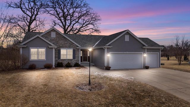 3850 Strawberry Glen DRIVE, Jackson, WI 53012