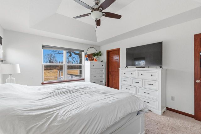 3850 Strawberry Glen DRIVE, Jackson, WI 53012