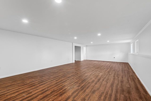 3850 Strawberry Glen DRIVE, Jackson, WI 53012