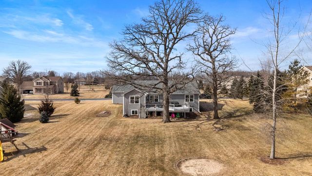 3850 Strawberry Glen DRIVE, Jackson, WI 53012