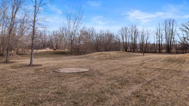 3850 Strawberry Glen DRIVE, Jackson, WI 53012
