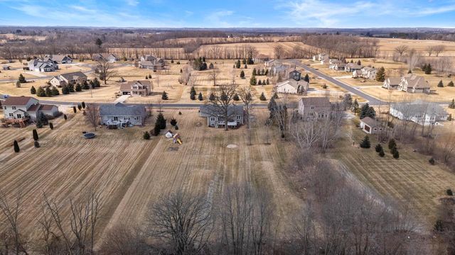 3850 Strawberry Glen DRIVE, Jackson, WI 53012