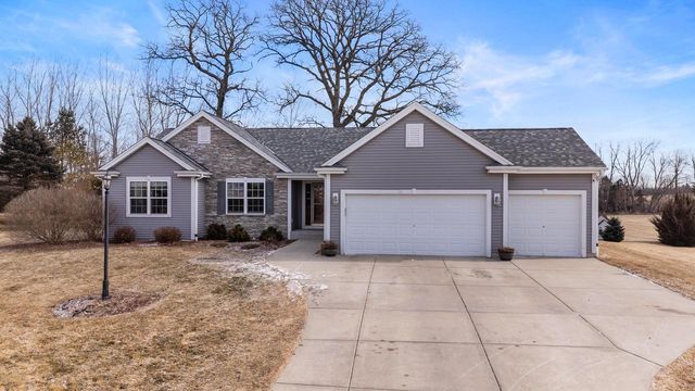 3850 Strawberry Glen DRIVE, Jackson, WI 53012