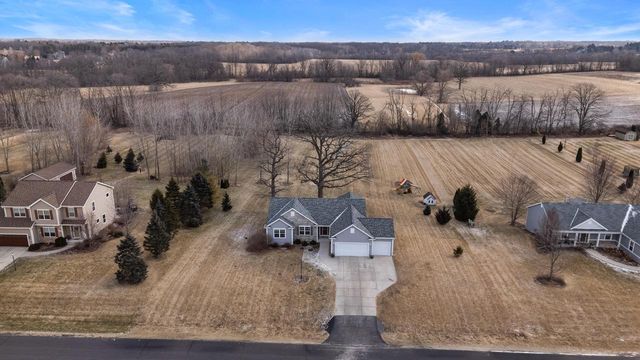 3850 Strawberry Glen DRIVE, Jackson, WI 53012