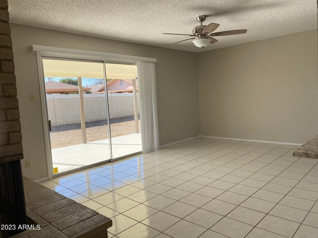 3633 W CALAVAR Road, Phoenix, AZ 85053