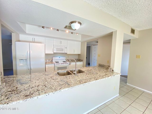 3633 W CALAVAR Road, Phoenix, AZ 85053