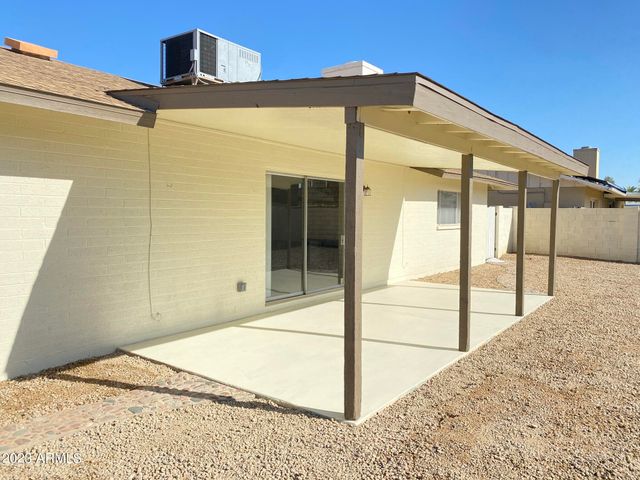 3633 W CALAVAR Road, Phoenix, AZ 85053