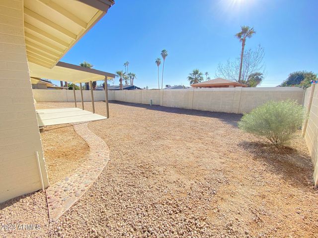 3633 W CALAVAR Road, Phoenix, AZ 85053