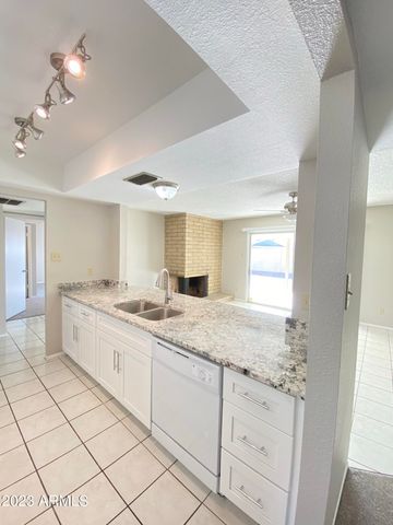 3633 W CALAVAR Road, Phoenix, AZ 85053