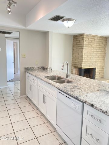 3633 W CALAVAR Road, Phoenix, AZ 85053