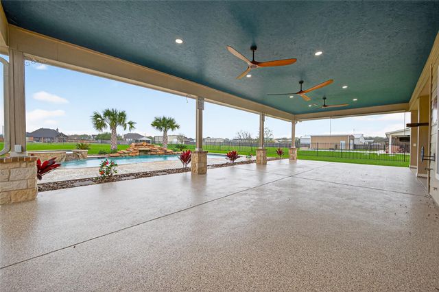 5019 Landon Lane, Baytown, TX 77523