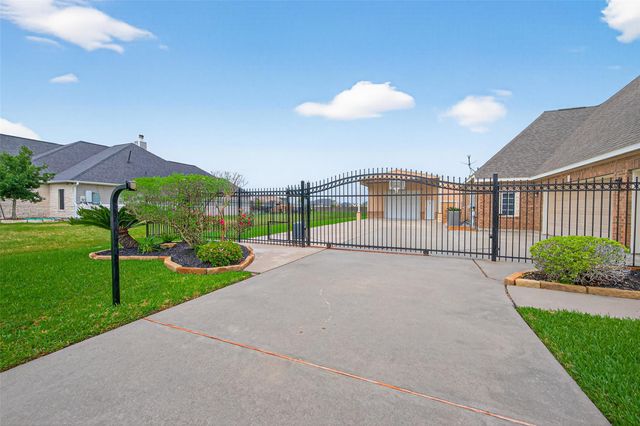 5019 Landon Lane, Baytown, TX 77523