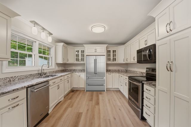 1802 Waynesboro Hwy, Hohenwald, TN 38462