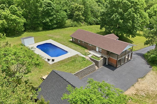 1802 Waynesboro Hwy, Hohenwald, TN 38462