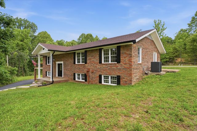 1802 Waynesboro Hwy, Hohenwald, TN 38462