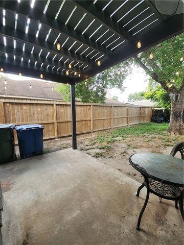 5221 Cromwell Dr, Corpus Christi, TX 78413