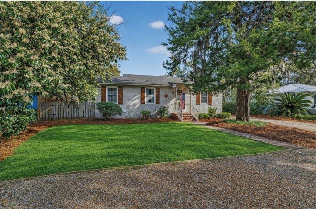 7 Stewart Ave, St Simons Island, GA 31522