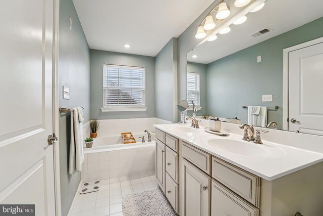 33 ELLA LN, Mount Holly, NJ 08060