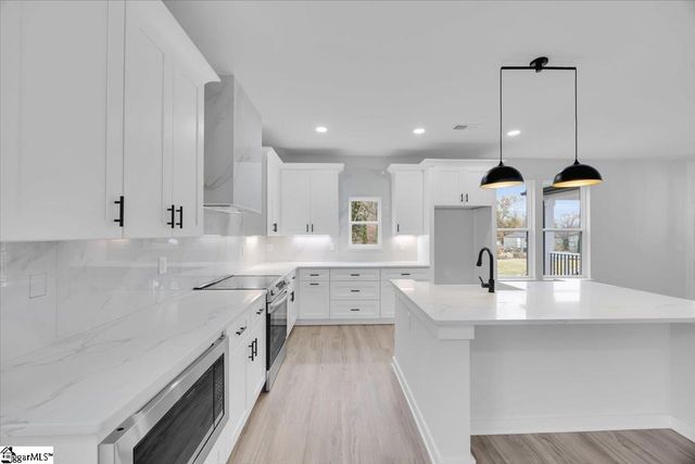 106 West Avenue, Greenville, SC 29611